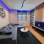 Golden Pine Spa Apartment