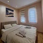Golden Pine Spa Apartment