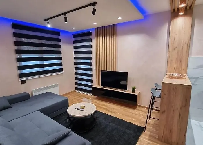 Golden Pine Spa Apartment